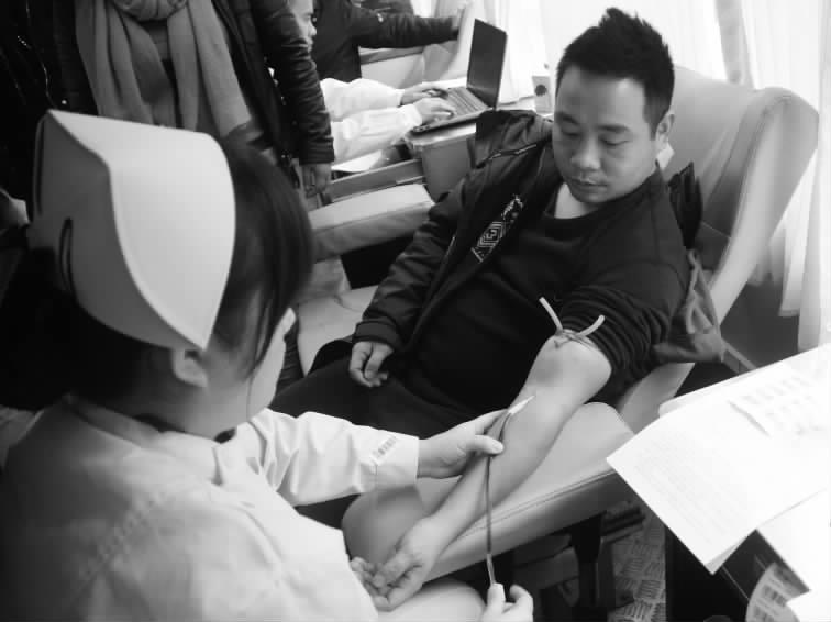2015 12 11 教育周刊 邵阳县石齐学校组织教师参加无偿献血活动 